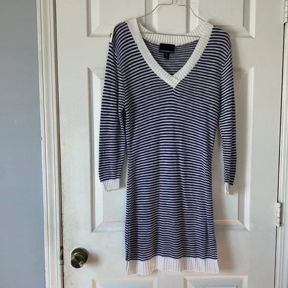 Cynthia Rowley stripped black and white v neck knit ribbed sweater dress sz  M